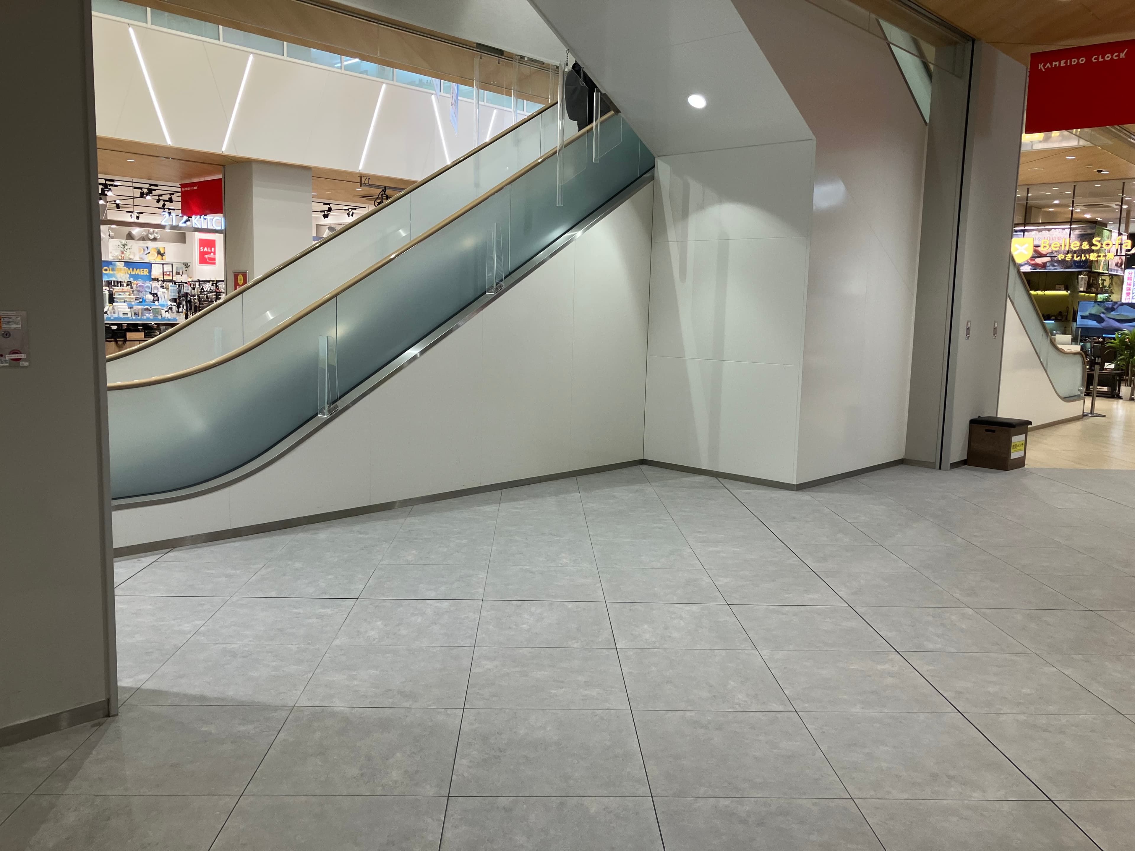 1F南側エスカレーター横 物販、食物販のポップアップストアや販促プロモーションに最適な催事イベントスペース2