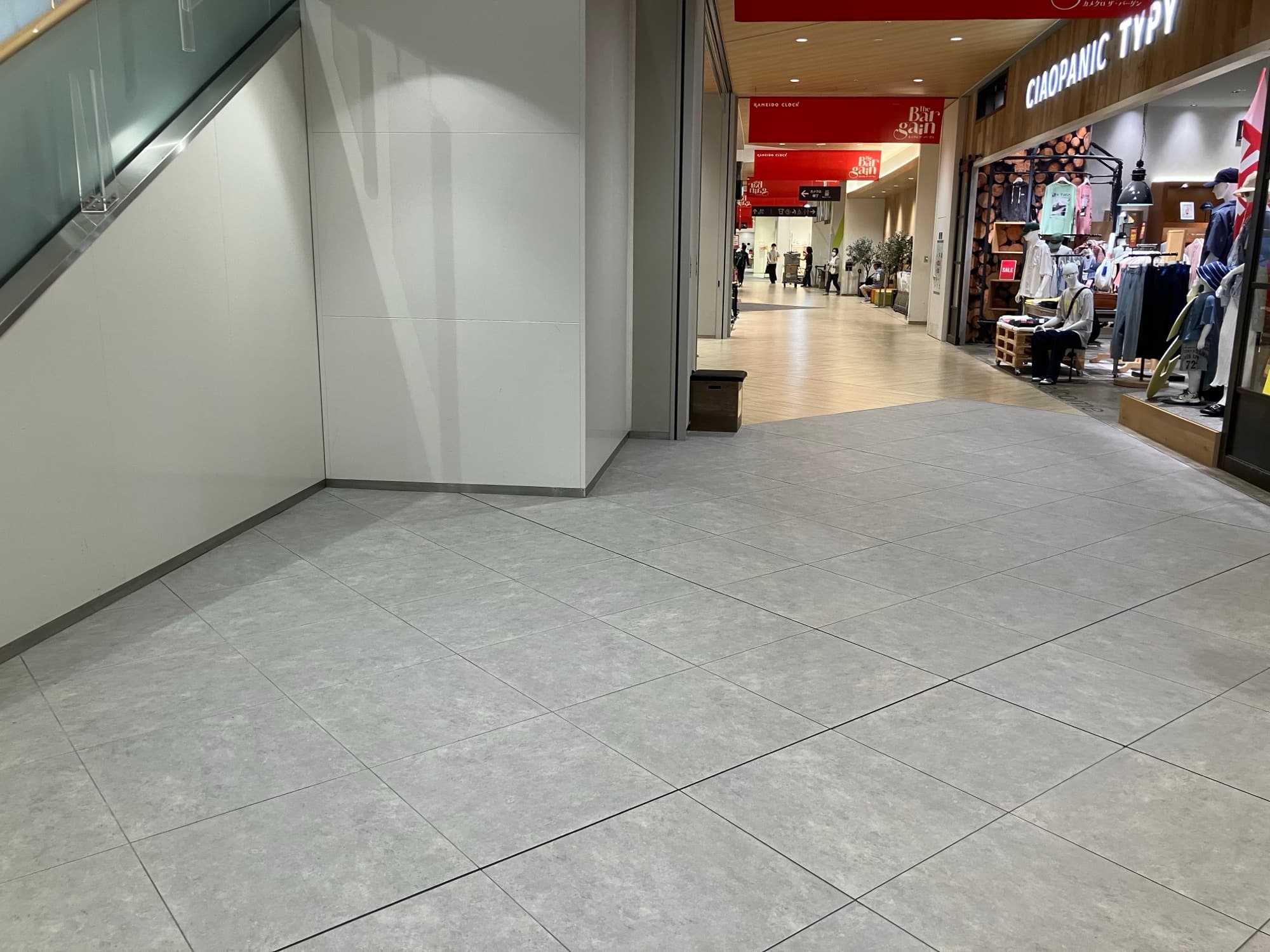 1F南側エスカレーター横 物販、食物販のポップアップストアや販促プロモーションに最適な催事イベントスペース1