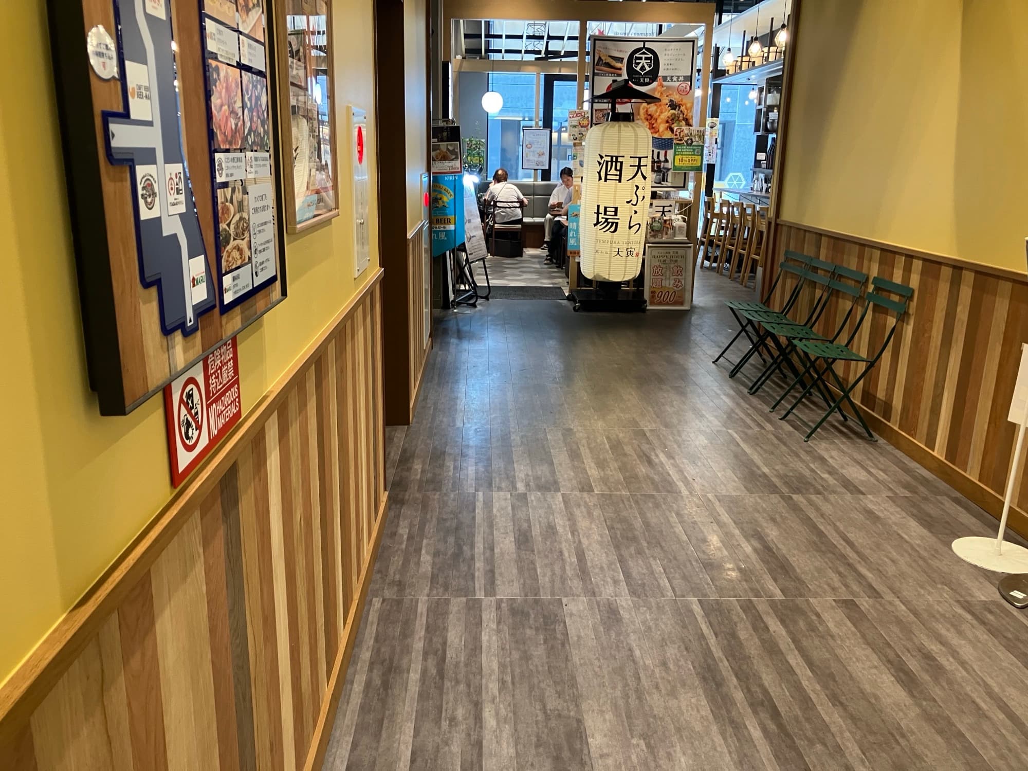 1F喫煙所前 電子タバコなどの販促プロモーションに最適な催事イベントスペース1