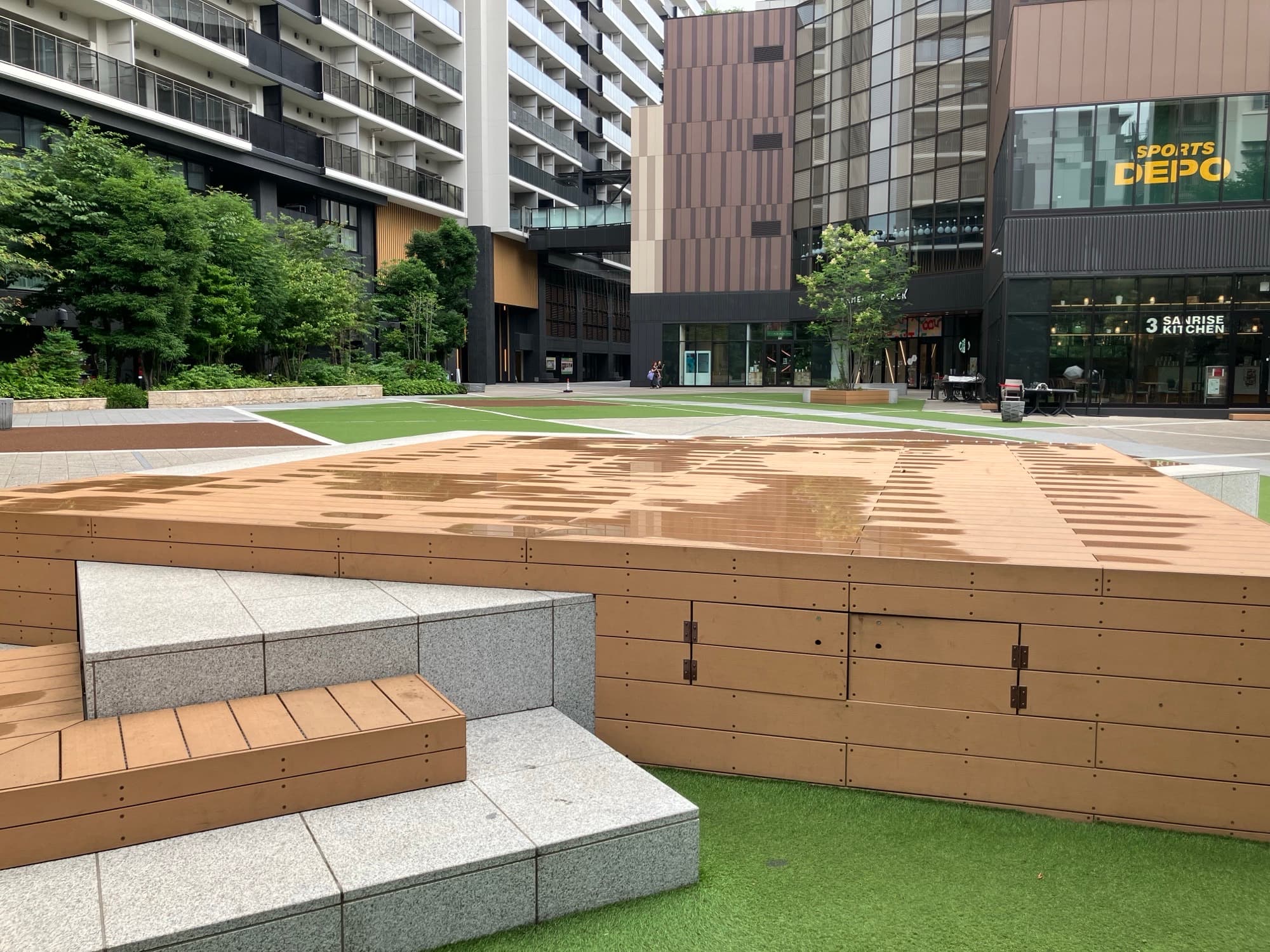 1Fカメクロステージ 大型イベントに最適な屋外催事イベントスペース2