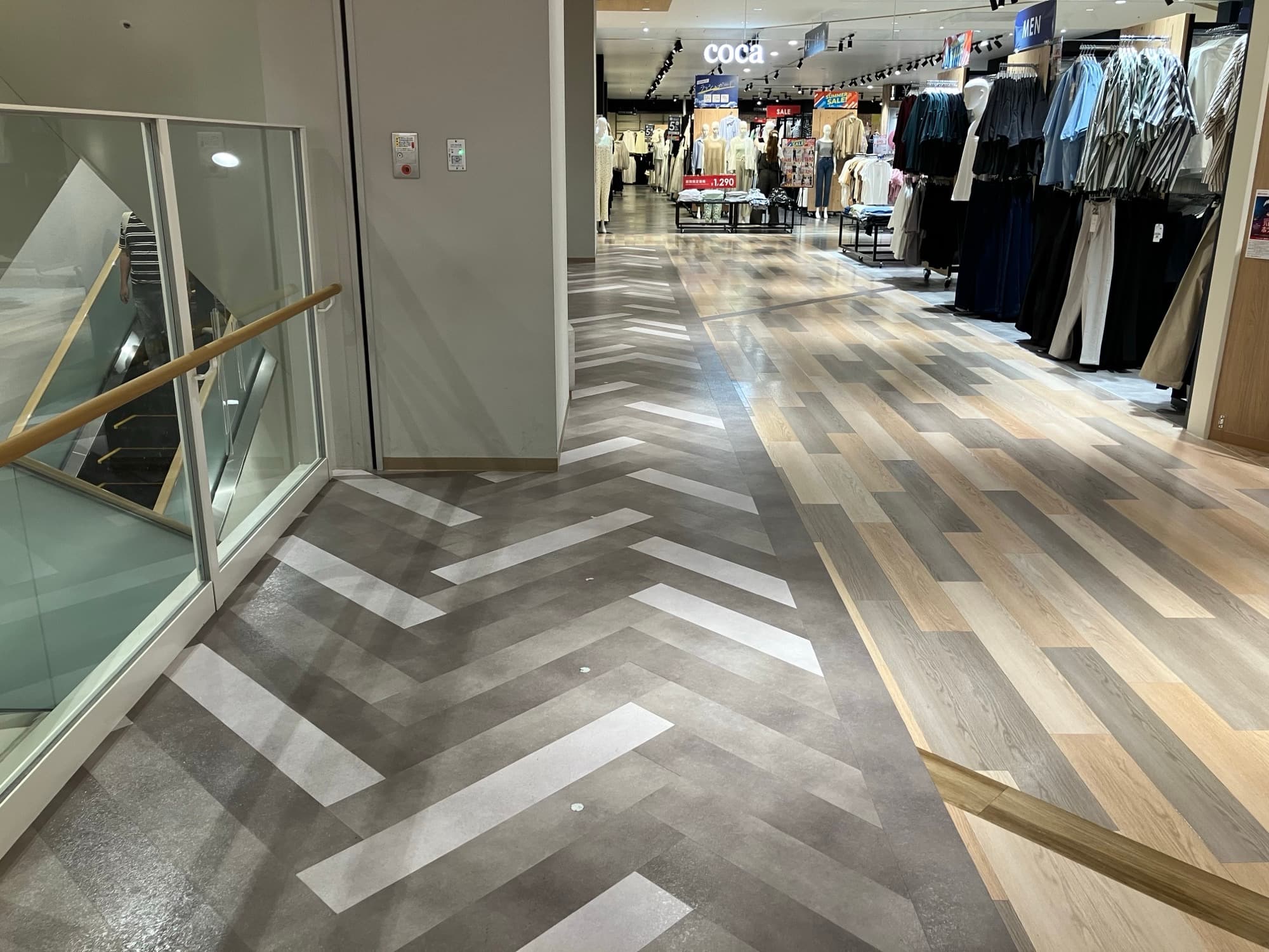 2階エスカレーター横 物販、食物販のポップアップストアや販促プロモーションに最適な催事イベントスペース1