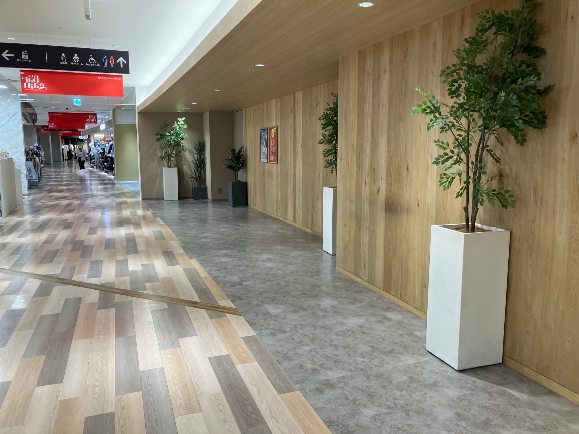 2階共用部 物販、食物販のポップアップストアや販促プロモーションに最適な催事イベントスペース2