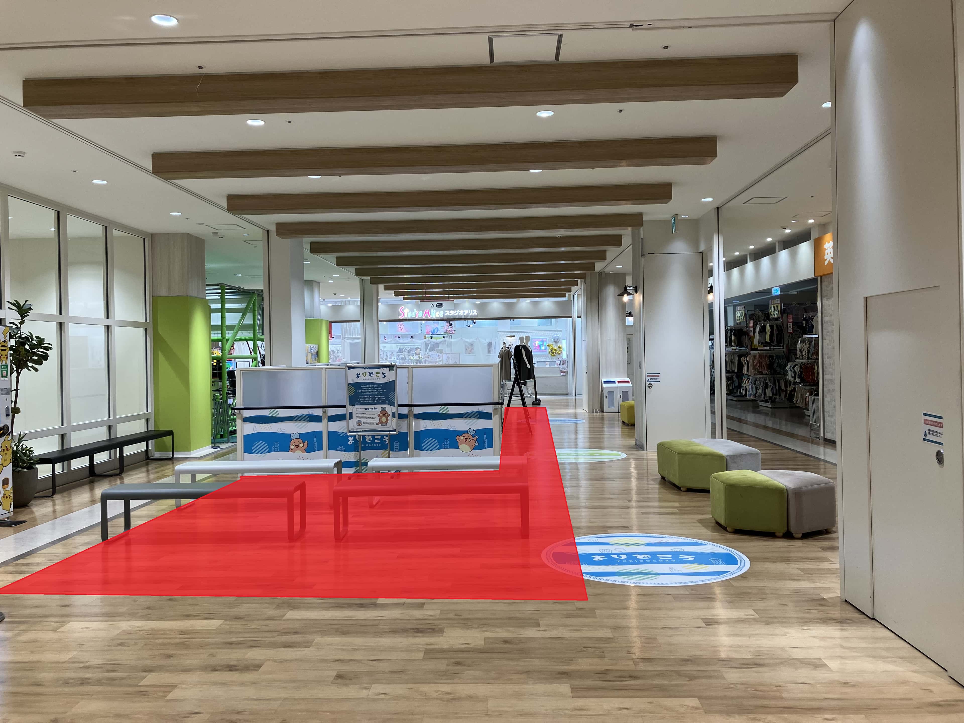 2階中央エスカレーター前 物販、食物販のポップアップストアや販促プロモーションに最適な催事イベントスペース