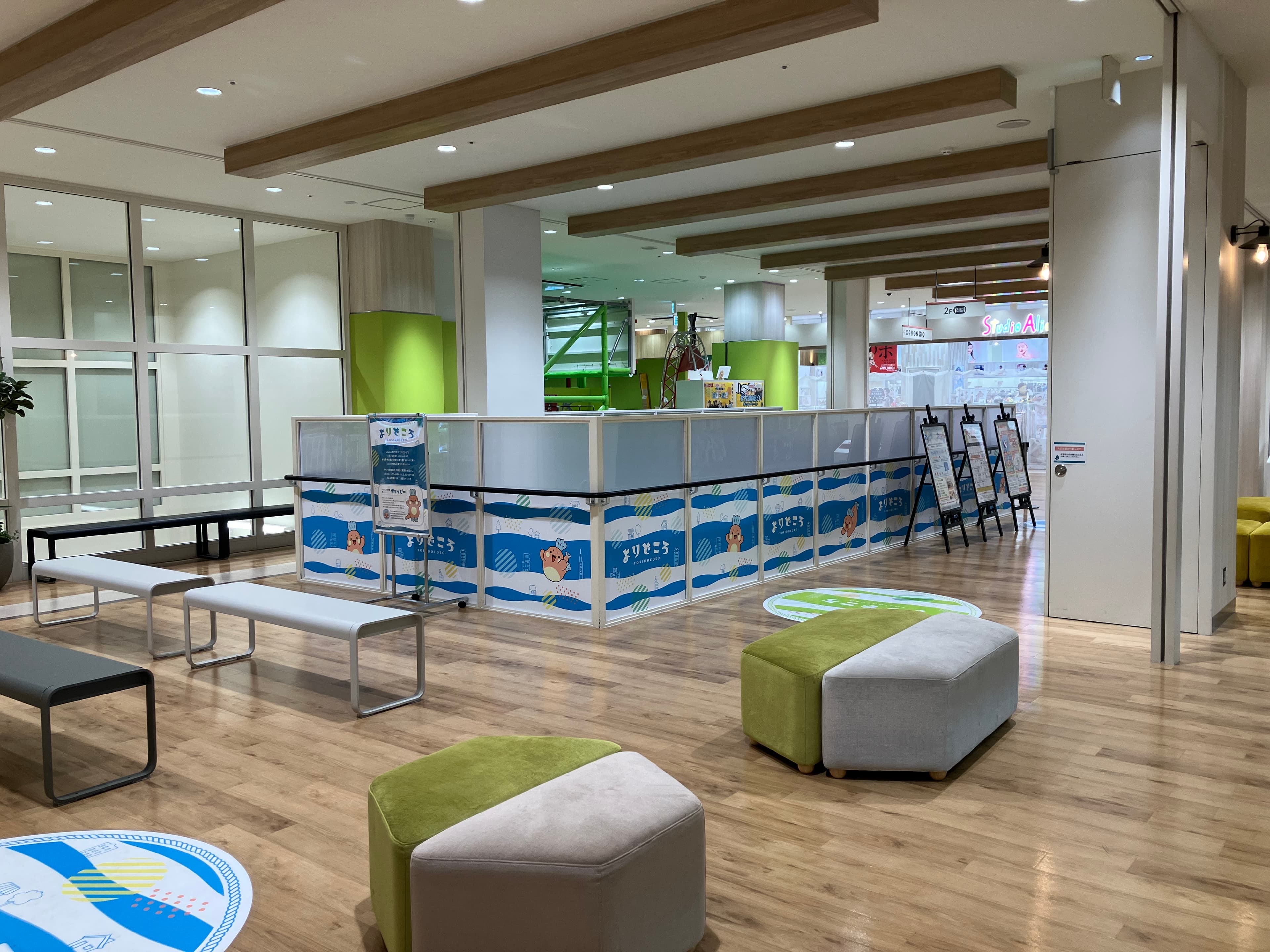 2階中央エスカレーター前 物販、食物販のポップアップストアや販促プロモーションに最適な催事イベントスペース2