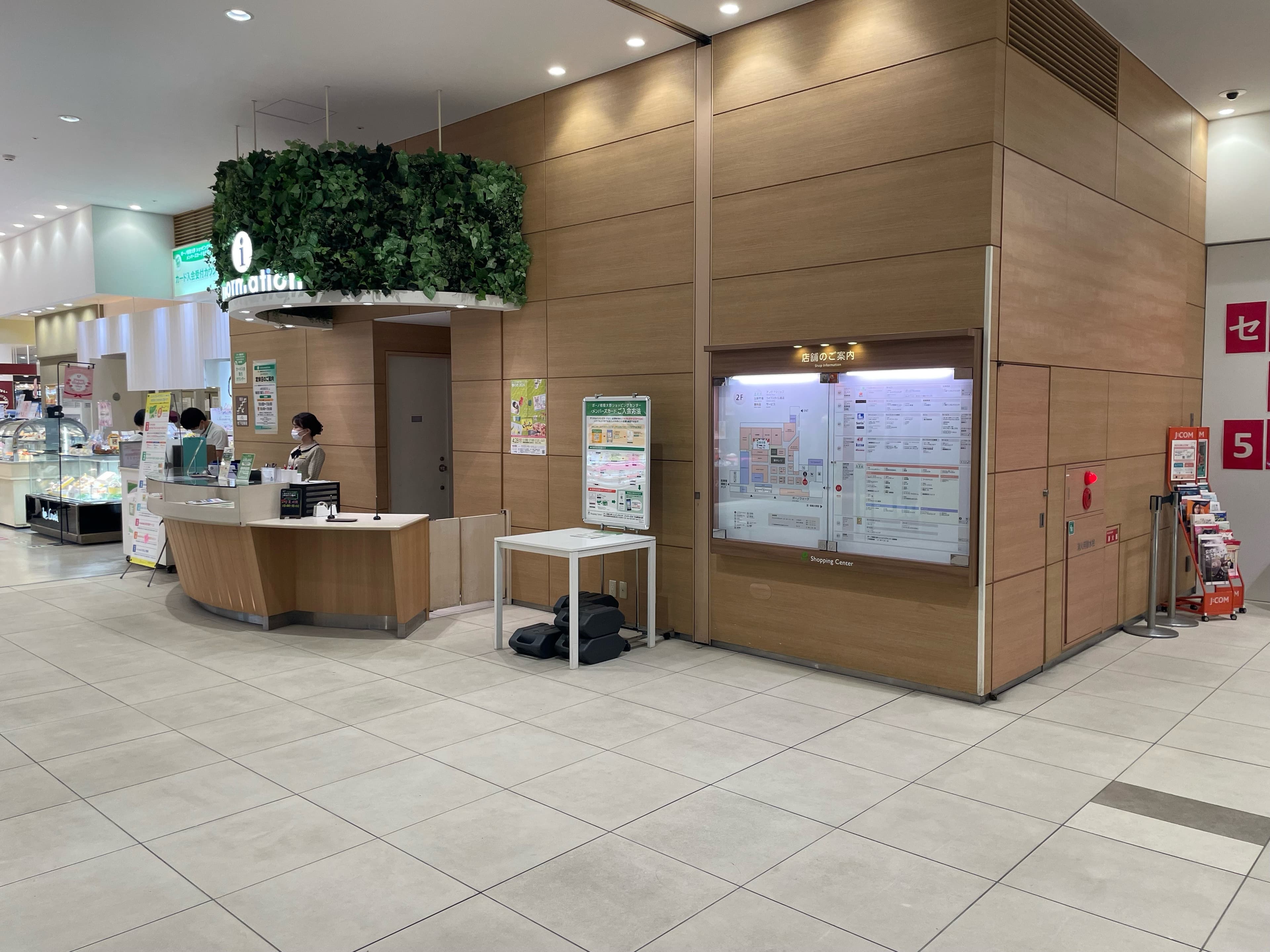 2階インフォメーション横 物販、食物販のポップアップストアや販促プロモーションに最適な催事イベントスペース2