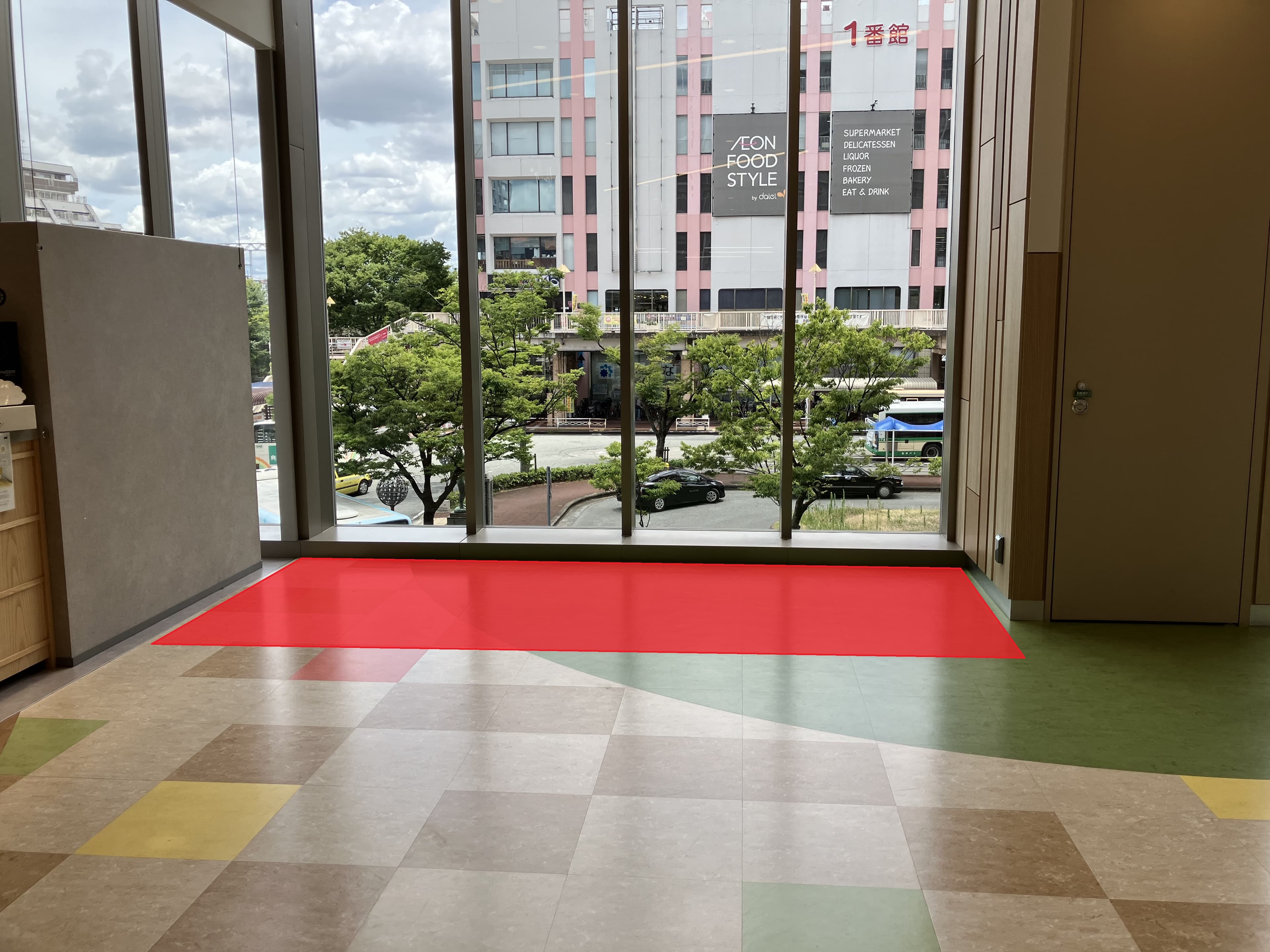 2階下りエスカレーター前 物販、食物販のポップアップストアや販促プロモーションに最適な催事イベントスペース