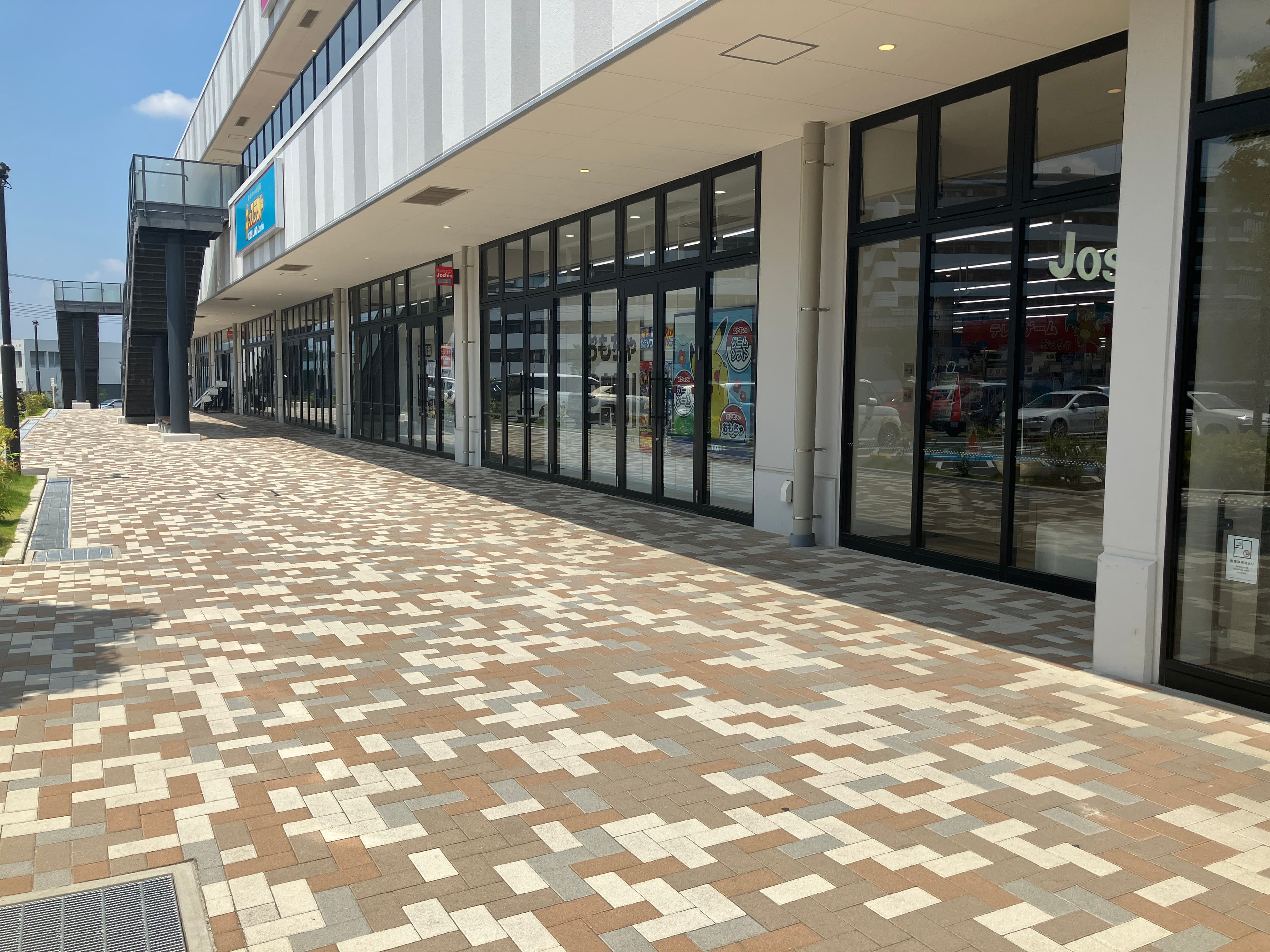 1階屋外(メイン入り口脇) 販促プロモーションに最適な催事イベントスペース2