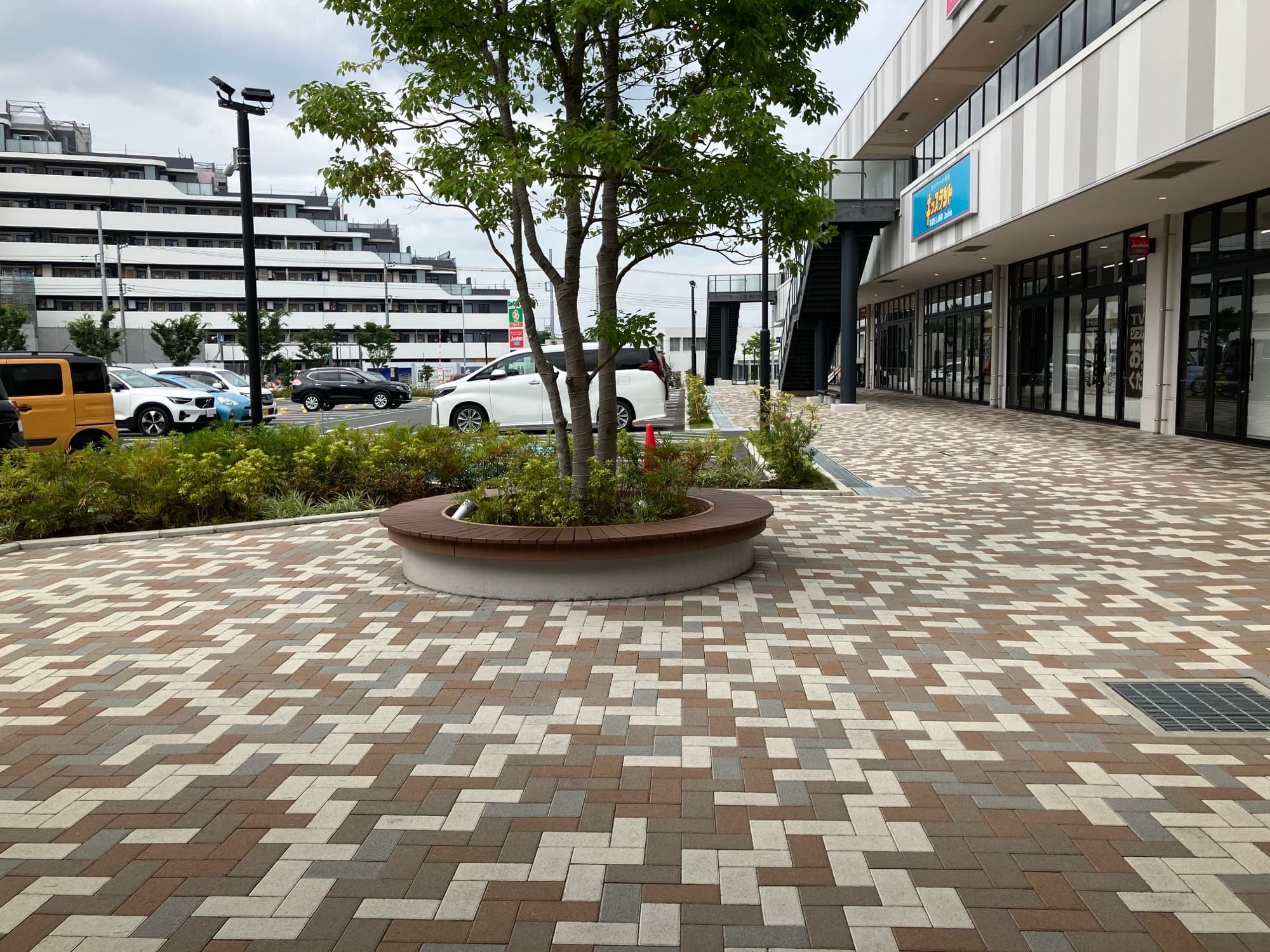 1階屋外(メイン入り口前) 販促プロモーションに最適な催事イベントスペース2