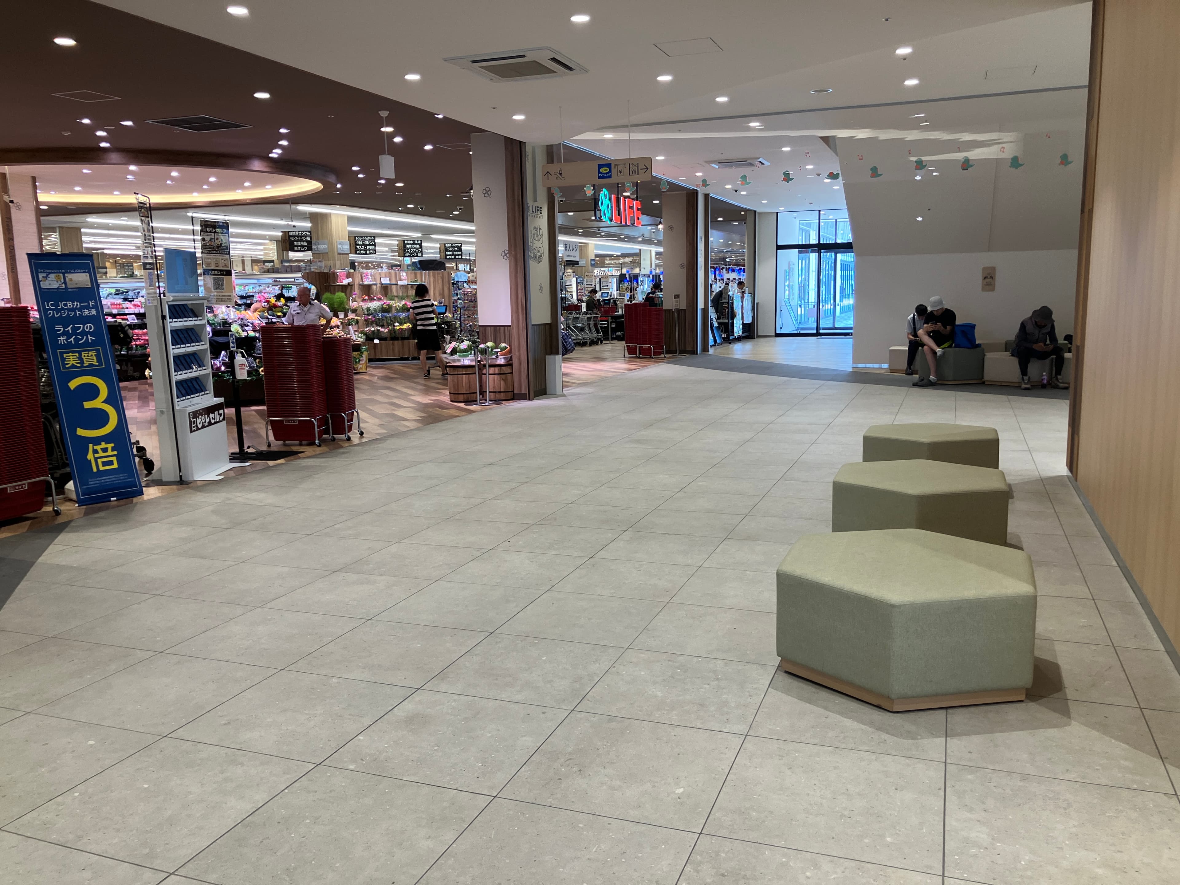 1階エスカレーター下 物販、食物販のポップアップストアや販促プロモーションに最適な催事イベントスペース1