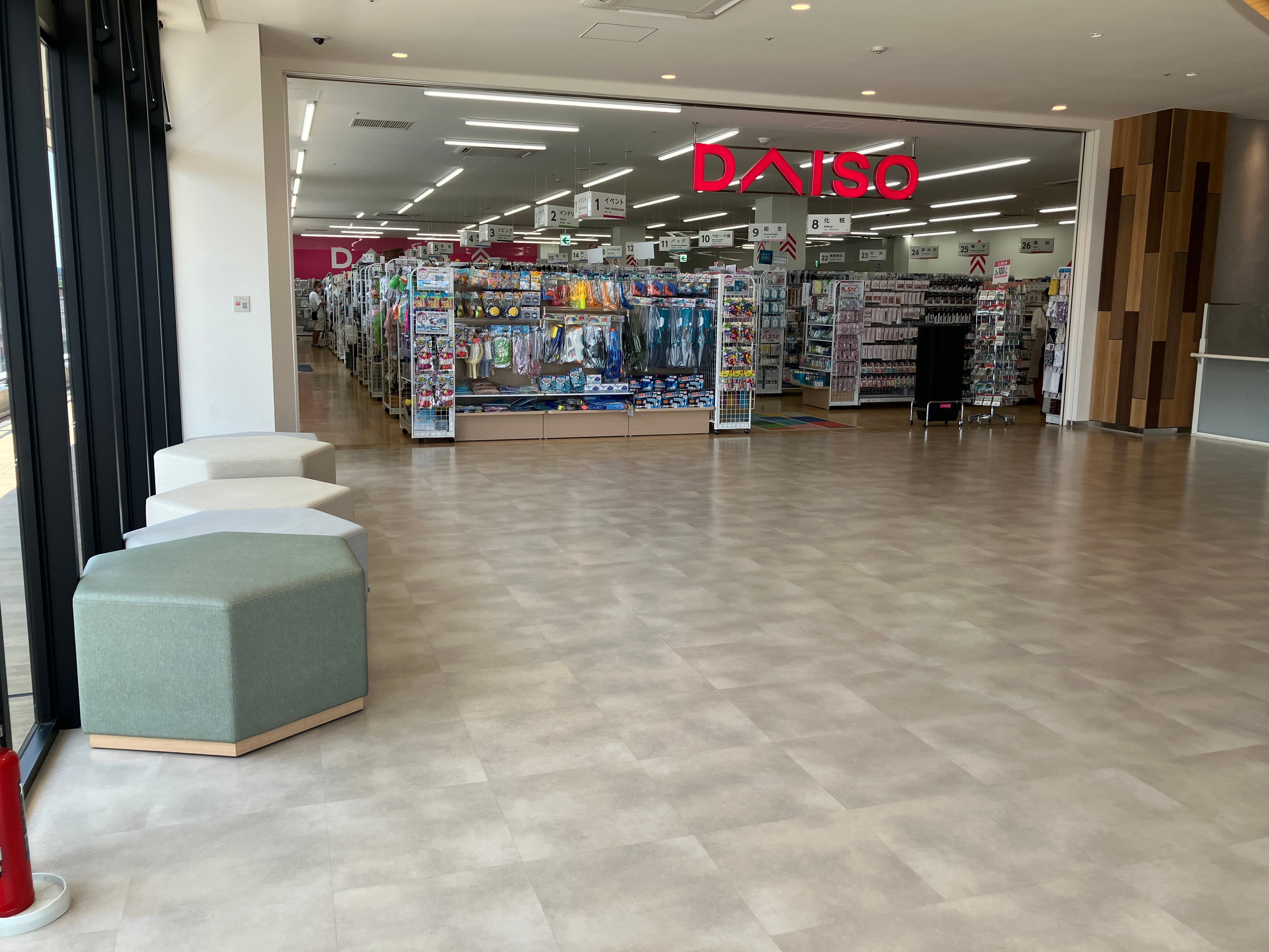 2階ダイソー前 物販、食物販のポップアップストアや販促プロモーションに最適な催事イベントスペース2
